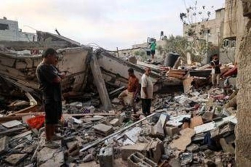 Gaza, "77 palestinesi uccisi in un giorno". Hamas: "Da mediatori nessuna nuova proposta" Gaza, "77 palestinesi uccisi in un giorno". Hamas: "Da mediatori nessuna nuova proposta"