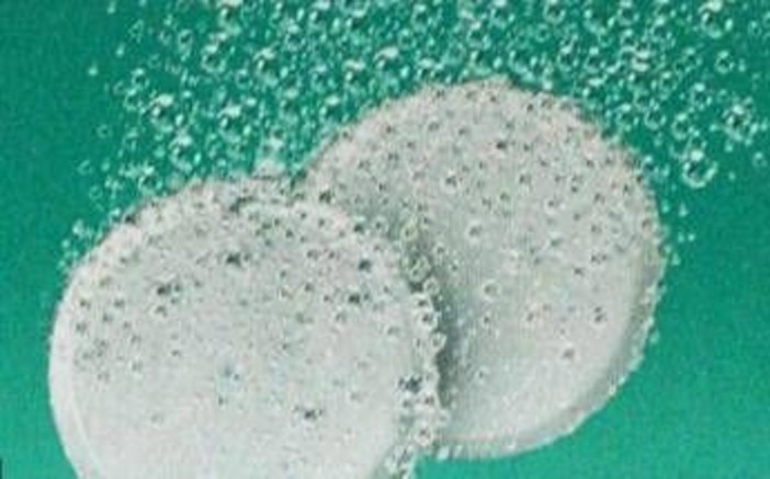 Cancro colon-retto, Aspirina dimezza rischio recidive: lo studio Cancro colon-retto, Aspirina dimezza rischio recidive: lo studio