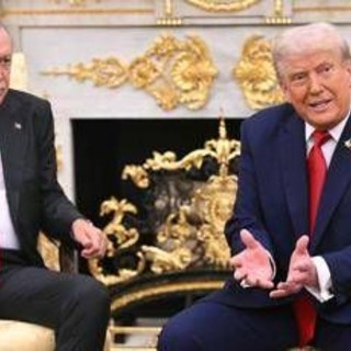 Trump incontra Erdogan e avverte Putin: "Molto deluso da lui, è momento di fermarsi. Gaza? Accordo vicino" Trump incontra Erdogan e avverte Putin: "Molto deluso da lui, è momento di fermarsi. Gaza? Accordo vicino"