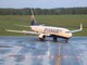 Passeggero ubriaco su un volo Ryanair, l'aereo è costretto a un atterraggio di emergenza
