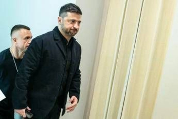 Ucraina-Russia-Usa, oggi vertice trilaterale negli Emirati. Zelensky: "Nodo Donbass resta" Ucraina-Russia-Usa, oggi vertice trilaterale negli Emirati. Zelensky: "Nodo Donbass resta"