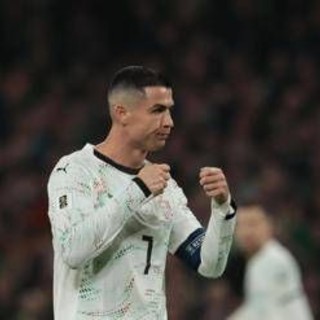 Ronaldo, gomitata ed espulsione con Portogallo. E tifosi irlandesi lo sfottono Ronaldo, gomitata ed espulsione con Portogallo. E tifosi irlandesi lo sfottono