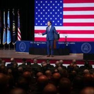 Usa, Hegseth ai generali: "Preparatevi alla guerra" Usa, Hegseth ai generali: "Preparatevi alla guerra"