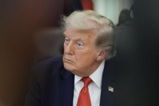 Iran, Trump insiste: "Colpiremo molto duramente, ora è il nostro turno" Iran, Trump insiste: "Colpiremo molto duramente, ora è il nostro turno"