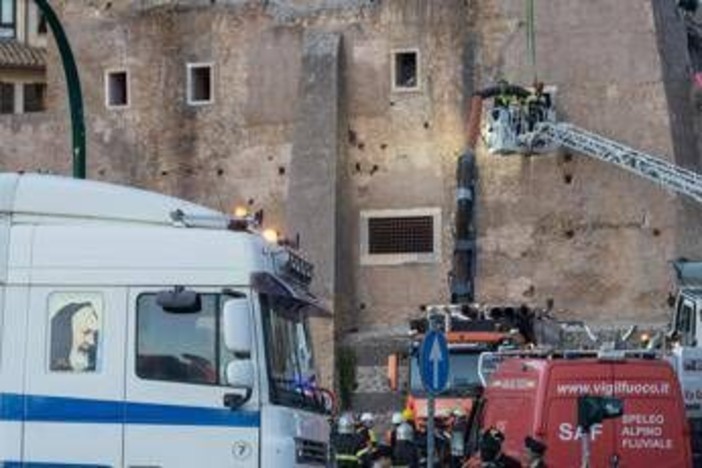 Crollo Torre dei Conti a Roma, Smeriglio: "Prima salvare operaio, poi, valutazioni tecniche su cause" Crollo Torre dei Conti a Roma, Smeriglio: "Prima salvare operaio, poi, valutazioni tecniche su cause"
