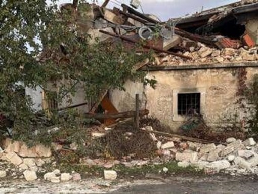 Verona, esplosione durante sgombero casolare: morti tre carabinieri, 15 feriti. Fermati tre fratelli Verona, esplosione durante sgombero casolare: morti tre carabinieri, 15 feriti. Fermati tre fratelli