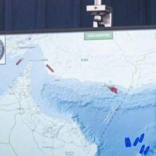 Marines si calano con le corde e sequestrano nave iraniana, le immagini