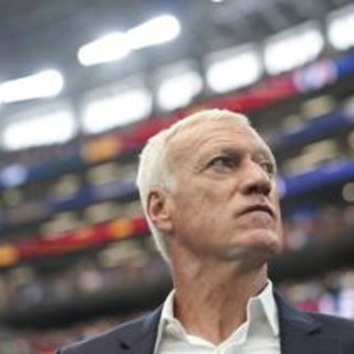 Deschamps attacca l'arbitro dopo l'eliminazione della Francia: "Per voi è al livello di una semifinale dei Mondiali?" Deschamps attacca l'arbitro dopo l'eliminazione della Francia: "Per voi è al livello di una semifinale dei Mondiali?"