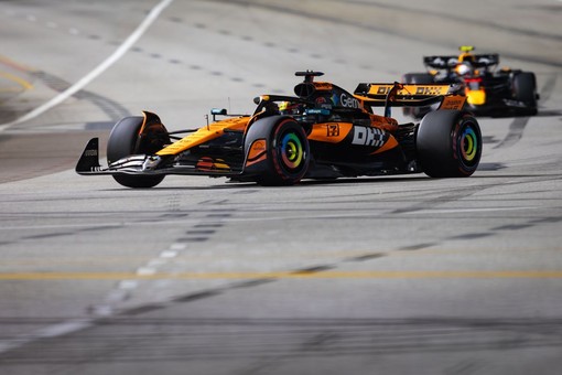 Piastri guida il venerdì di Singapore, Leclerc evita penalità Piastri guida il venerdì di Singapore, Leclerc evita penalità