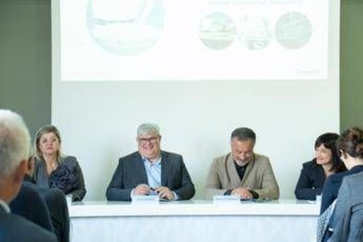 Sostenibilità, Flo lancia Alpha: nuova linea in stoviglie in carta senza plastica Sostenibilità, Flo lancia Alpha: nuova linea in stoviglie in carta senza plastica