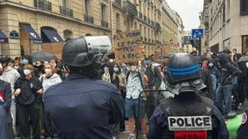 Proteste in Francia, movimento studentesco divide la politica: governo accusa sinistra radicale di strumentalizzare la lotta Proteste in Francia, movimento studentesco divide la politica: governo accusa sinistra radicale di strumentalizzare la lotta