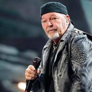 Vasco Rossi furioso con un fan: "Non sono infame, è una fake vergognosa"