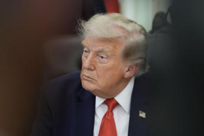 Iran, Trump insiste: "Colpiremo molto duramente, ora è il nostro turno" Iran, Trump insiste: "Colpiremo molto duramente, ora è il nostro turno"