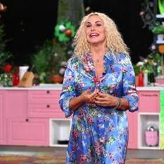 Antonella Clerici, la denuncia sui social per l'eccessiva magrezza: "Pericolosa deriva"