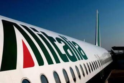 Alitalia, verso Naspi allungata: 3 anni ex dipendenti e 4 per i prossimi a pensione Alitalia, verso Naspi allungata: 3 anni ex dipendenti e 4 per i prossimi a pensione