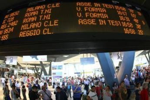 Disagi sull'Alta Velocità oggi, treni in ritardo fino a un'ora per inconveniente tecnico: cosa sappiamo Disagi sull'Alta Velocità oggi, treni in ritardo fino a un'ora per inconveniente tecnico: cosa sappiamo