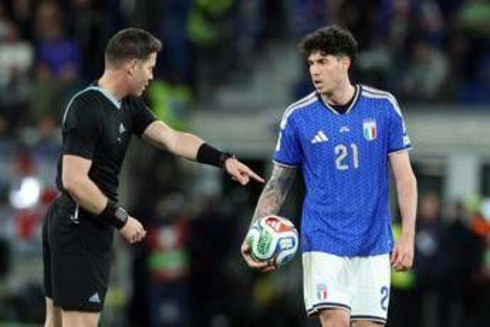 Pioggia di insulti dopo Bosnia-Italia, moglie Bastoni costretta a limitare commenti social Pioggia di insulti dopo Bosnia-Italia, moglie Bastoni costretta a limitare commenti social