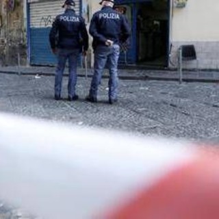 Lite tra ragazzini in centro a Napoli, accoltellato 14enne: 15enne fermato per tantato omicidio Lite tra ragazzini in centro a Napoli, accoltellato 14enne: 15enne fermato per tantato omicidio