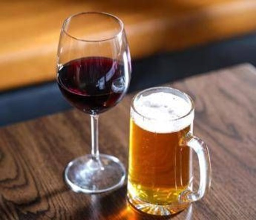 Meglio un bicchiere di vino o uno di birra? Lo studio e gli effetti sul cuore