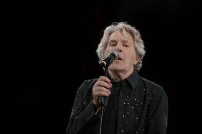 Sanremo 2026, Fausto Leali riceve il 'premio alla carriera': 60 anni di musica Sanremo 2026, Fausto Leali riceve il 'premio alla carriera': 60 anni di musica