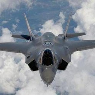 Iran, l'annuncio di Israele: "F-35 ha abbattuto caccia di Teheran" Iran, l'annuncio di Israele: "F-35 ha abbattuto caccia di Teheran"