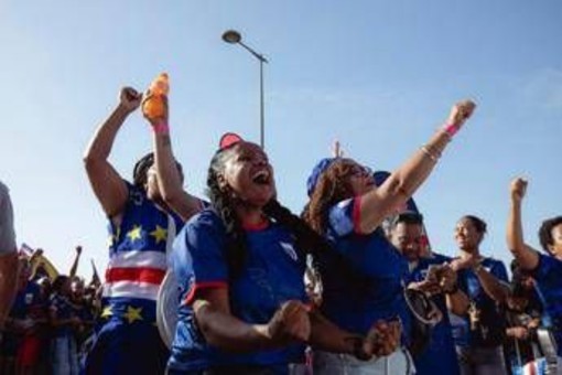 Capo Verde fa la storia e si qualifica ai Mondiali. Poi l'invasione di campo