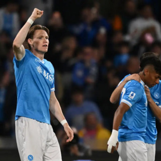 Poker alla Cremonese, il Napoli rimanda la festa scudetto dell’Inter