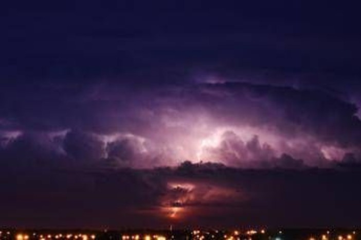 Piogge e temporali, allerta arancione in Calabria: in giallo quattro regioni Piogge e temporali, allerta arancione in Calabria: in giallo quattro regioni