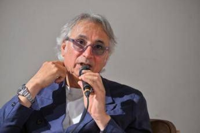 Verissimo, Andrea Carnevale: "Mio padre ha ucciso mia madre, un dolore ancora vivo" Verissimo, Andrea Carnevale: "Mio padre ha ucciso mia madre, un dolore ancora vivo"