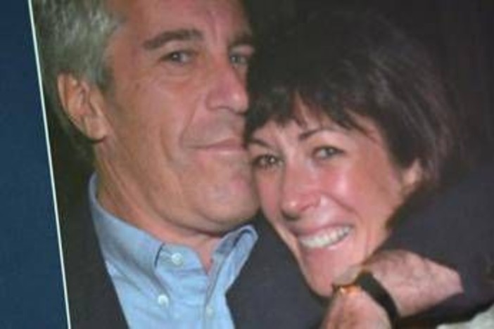 Caso Epstein, fratello Ghislaine Maxwell: "Da Trump ci aspettiamo la grazia" Caso Epstein, fratello Ghislaine Maxwell: "Da Trump ci aspettiamo la grazia"