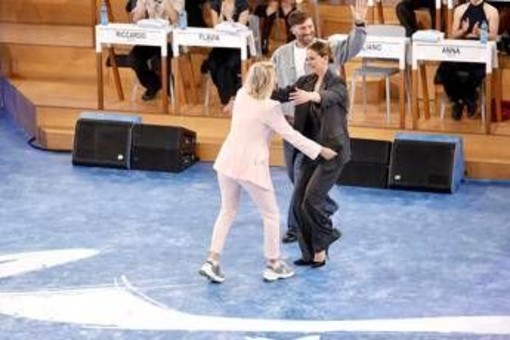 Amici, oggi domenica 2 novembre puntata con 2 sfide