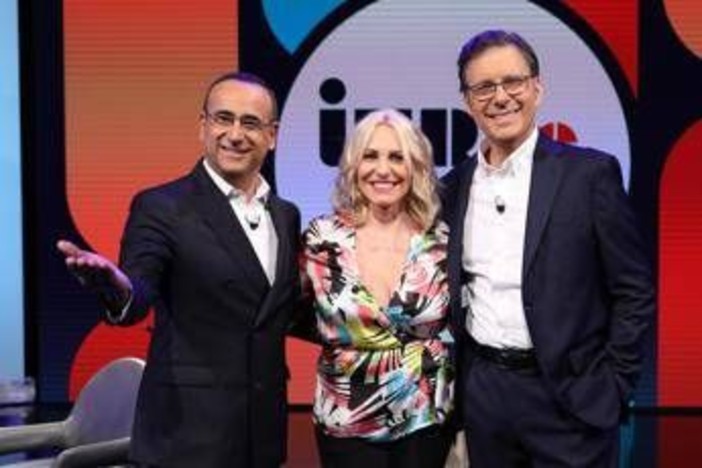 Fabrizio Frizzi, otto anni dalla scomparsa: il ricordo di Conti e Clerici Fabrizio Frizzi, otto anni dalla scomparsa: il ricordo di Conti e Clerici