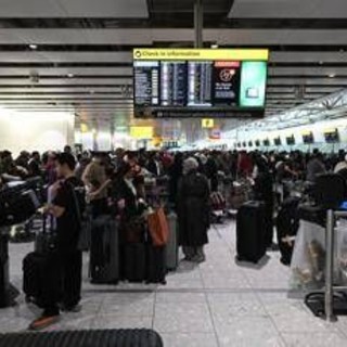 Cyberattacco agli aeroporti europei, ancora problemi in alcuni scali Cyberattacco agli aeroporti europei, ancora problemi in alcuni scali