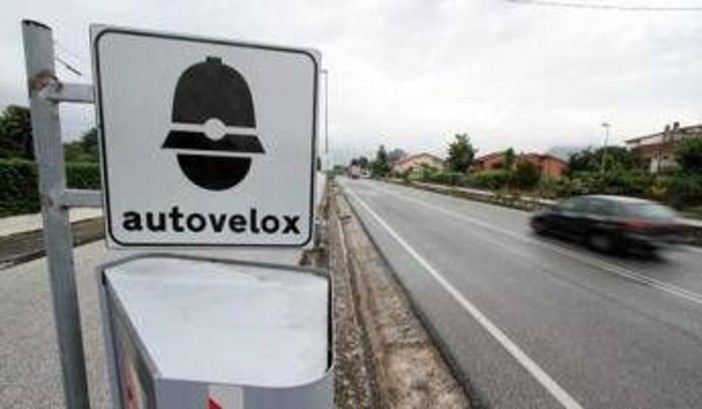 Tutor addio, arrivano i super-autovelox Navigard e SafeDrive Tutor addio, arrivano i super-autovelox Navigard e SafeDrive