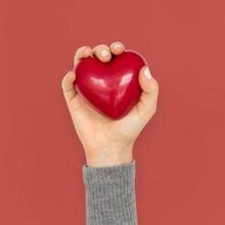 Dai denti al sonno, i 10 rischi nascosti per il cuore da scoprire ed evitare