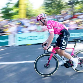 Valgren conquista la tappa di Andalo, Vingegaard resta leader del Giro