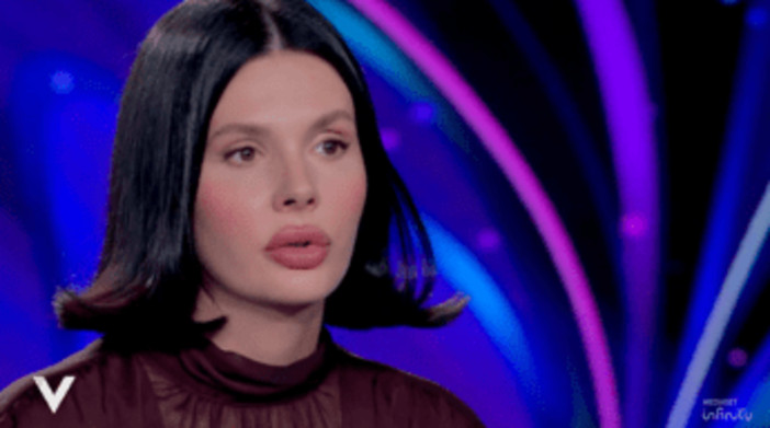 Vittorio Sgarbi, la figlia Evelina: "Le foto parlano da sole, papà non sta bene"