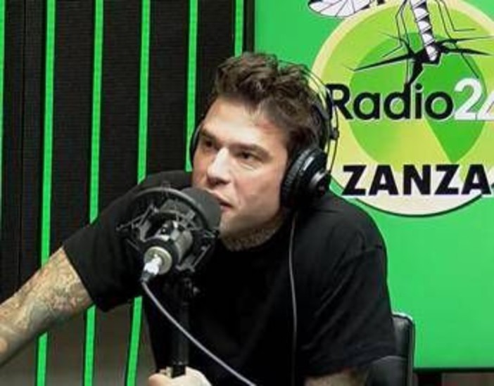 Fedez a La Zanzara, Cruciani: "Chiara Ferragni è nel palazzo" Fedez a La Zanzara, Cruciani: "Chiara Ferragni è nel palazzo"