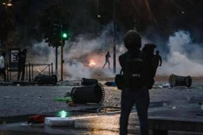 Milano, scontri e devastazioni: tre minori restano in carcere, 21 ai domiciliari o in comunità