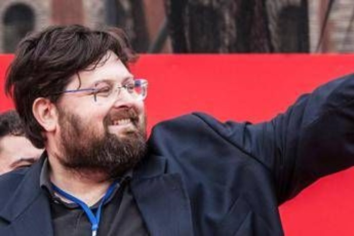 Gf Vip, Adinolfi contro Ibiza Altea: "Grave bestemmiare, Mediaset intervenga" Gf Vip, Adinolfi contro Ibiza Altea: "Grave bestemmiare, Mediaset intervenga"