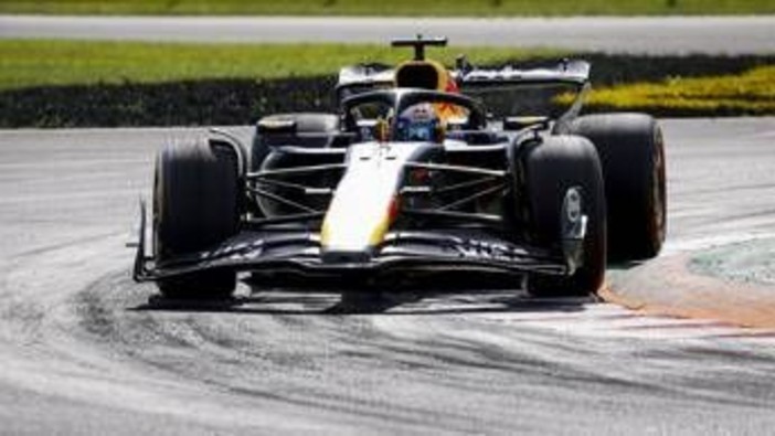 Gp Austin, Verstappen vince gara sprint e riapre il Mondiale. Disastro McLaren al via
