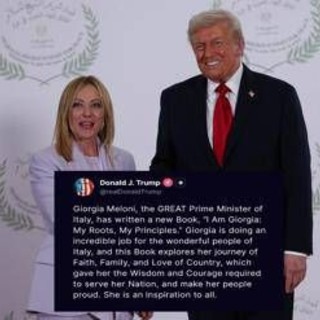 Trump, nuovo elogio a Meloni: "Ispirazione per tutti". La premier: "Molto gentile, amico mio" Trump, nuovo elogio a Meloni: "Ispirazione per tutti". La premier: "Molto gentile, amico mio"