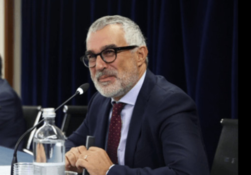 Romano (InfoCamere): "Basta faldoni e sportelli, tutto gestibile 24 ore su 24" Romano (InfoCamere): "Basta faldoni e sportelli, tutto gestibile 24 ore su 24"