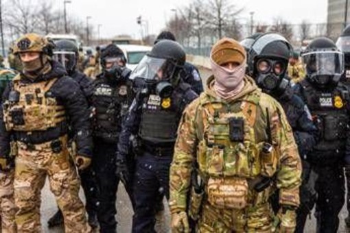 Minneapolis, Pretti ucciso da agenti. I genitori: "Bugie da Trump"