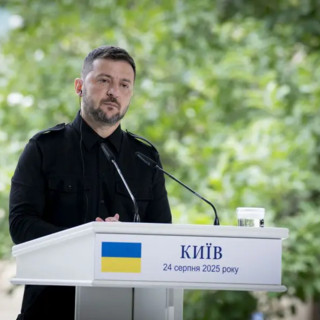 Zelensky “Lavoriamo insieme al muro contro i droni per proteggere l’Ue”