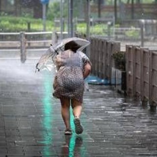 Italia tra sole e acquazzoni, più caldo ma arriva la pioggia: le previsioni meteo