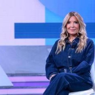 Isola dei Famosi rivoluzionata: 'addio' allo studio e Lucarelli in pole per la conduzione Isola dei Famosi rivoluzionata: 'addio' allo studio e Lucarelli in pole per la conduzione