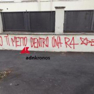 "Nordio ti metto dentro una R4", scritta choc firmata Br a Roma. Potenziata la scorta al ministro e massima allerta "Nordio ti metto dentro una R4", scritta choc firmata Br a Roma. Potenziata la scorta al ministro e massima allerta