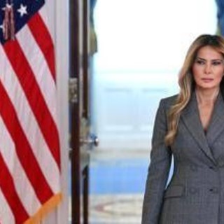 Melania Trump torna in pubblico dopo un mese: il nuovo progetto e la risposta alle critiche Melania Trump torna in pubblico dopo un mese: il nuovo progetto e la risposta alle critiche