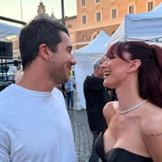 Andrea Delogu, il suo cuore batte per Alessandro Marziali: primo selfie di coppia Andrea Delogu, il suo cuore batte per Alessandro Marziali: primo selfie di coppia
